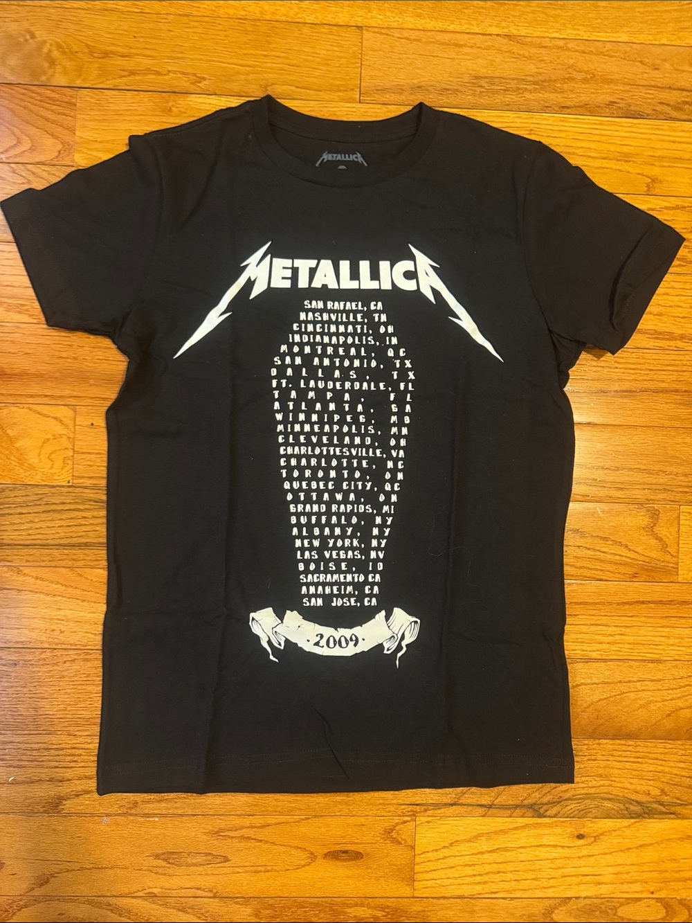 Metallica graphic tee, size M never worn